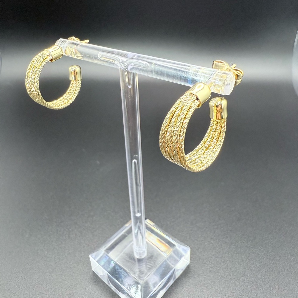 Chic Gold Textured Hoop Earrings